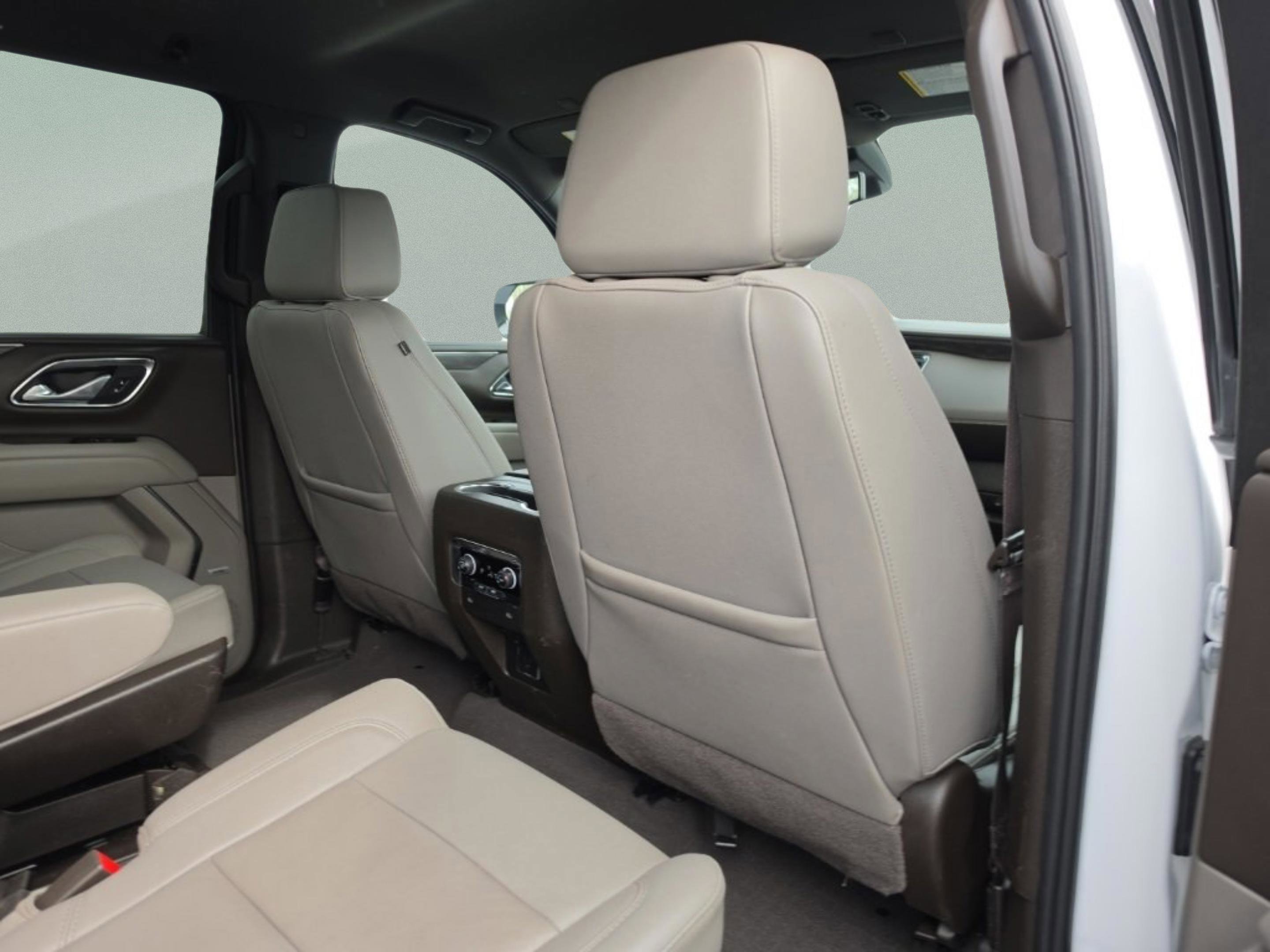 Used 2024 Chevrolet Suburban Z71 image 23