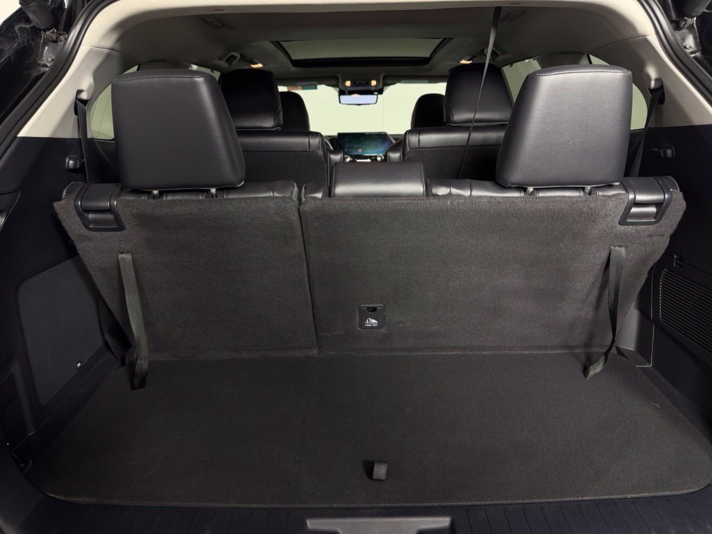 Used 2024 Toyota Highlander Platinum FWD image 19