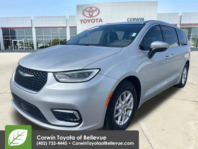 Used 2023 Chrysler Pacifica Touring-L image 7