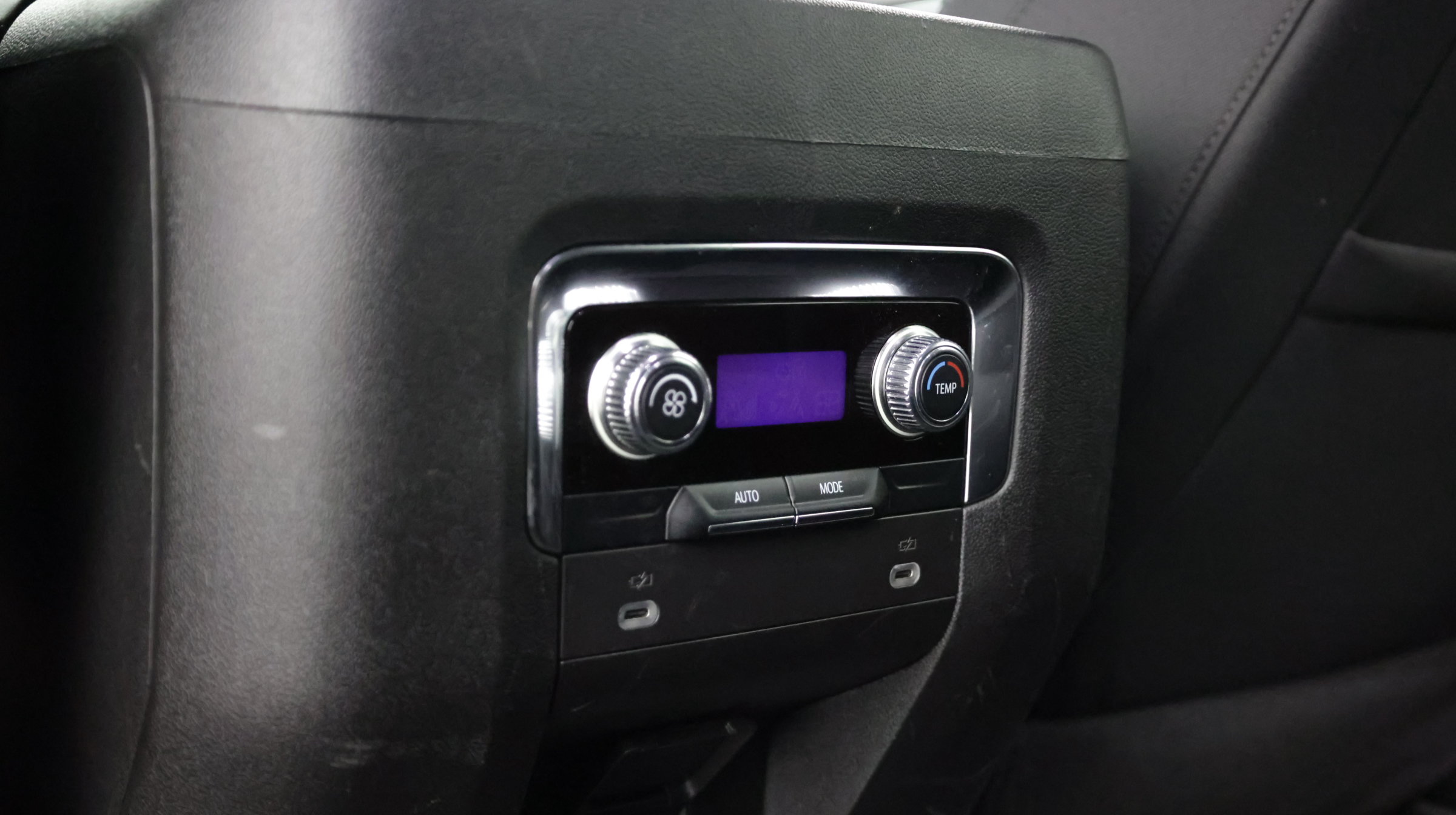 Used 2024 GMC Yukon XL SLE w/ Gmc Pro Safety Plus Package RWD image 28