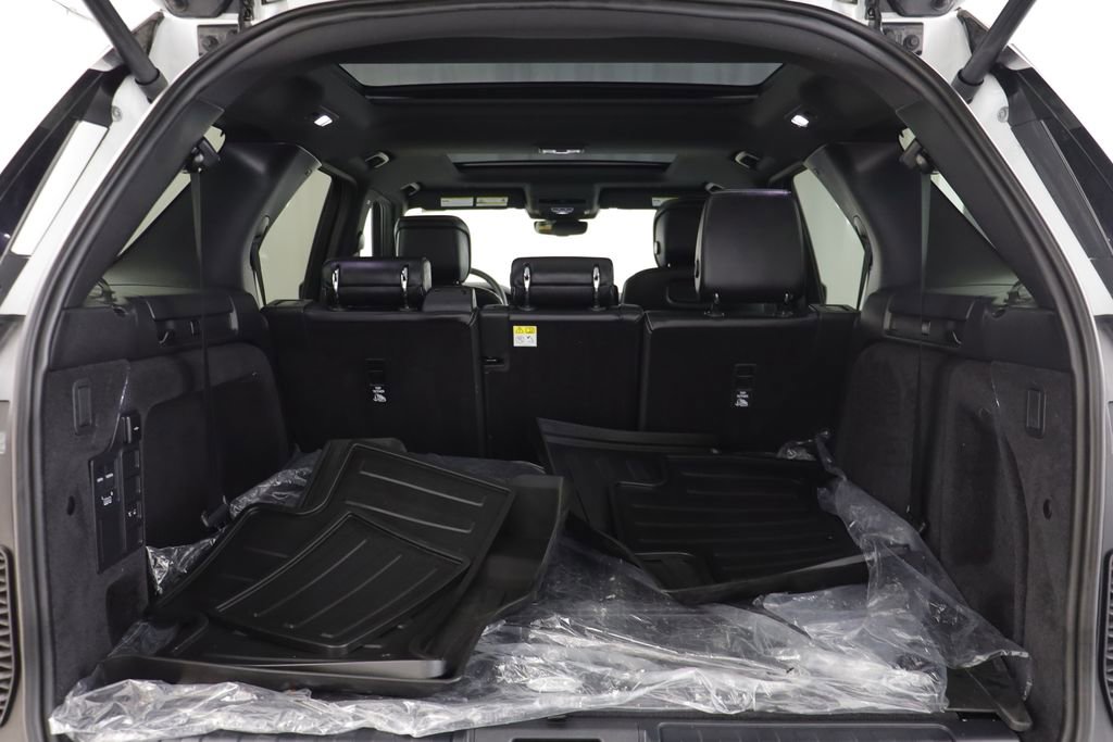 Used 2025 Land Rover Discovery S image 20