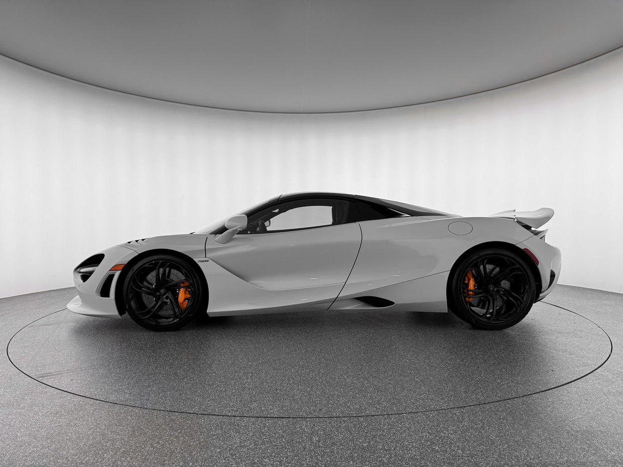 Used 2026 McLaren 750S Spider RWD image 2