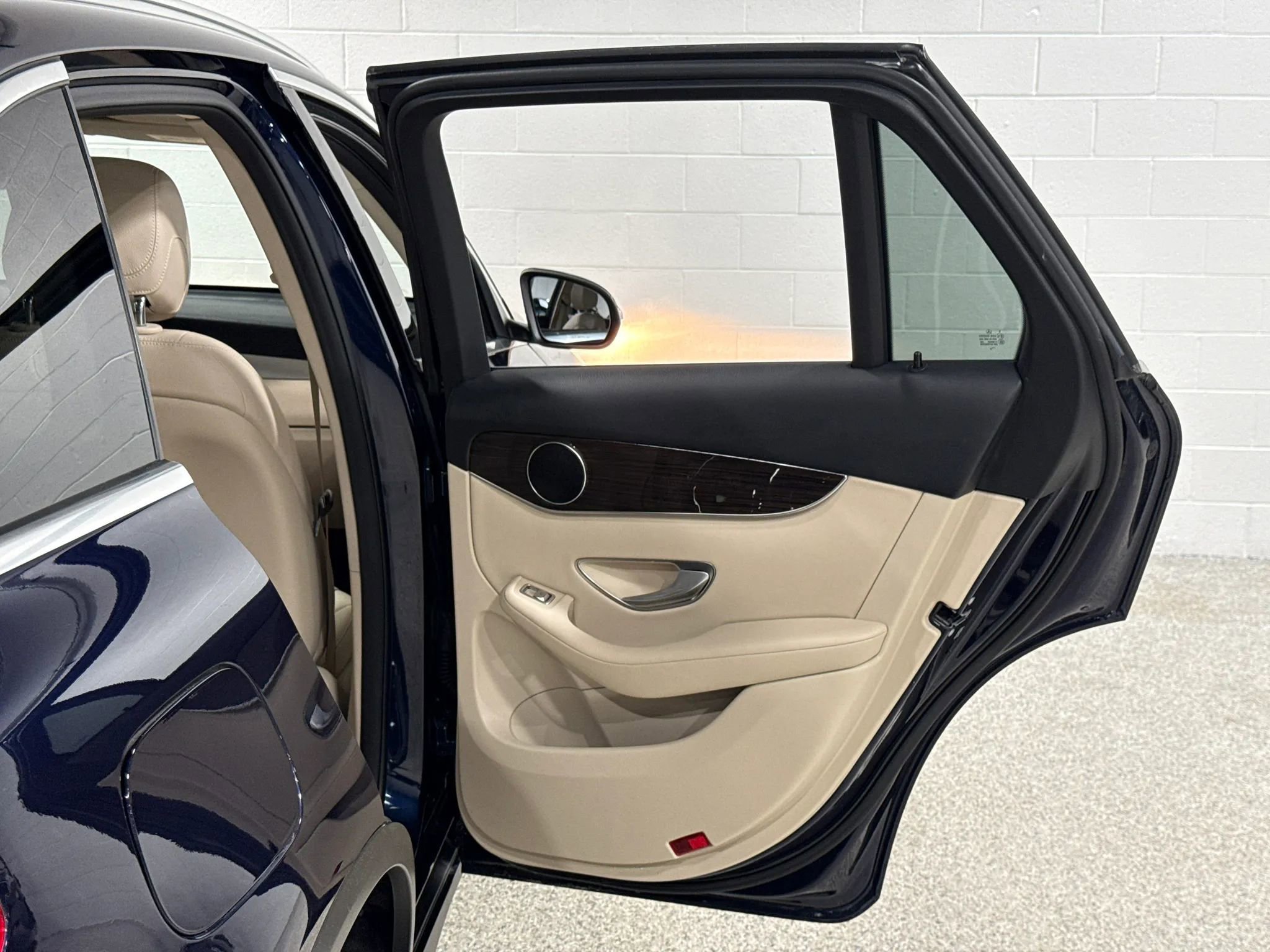 Used 2019 Mercedes-Benz GLC 300 4MATIC w/ Premium Package image 54