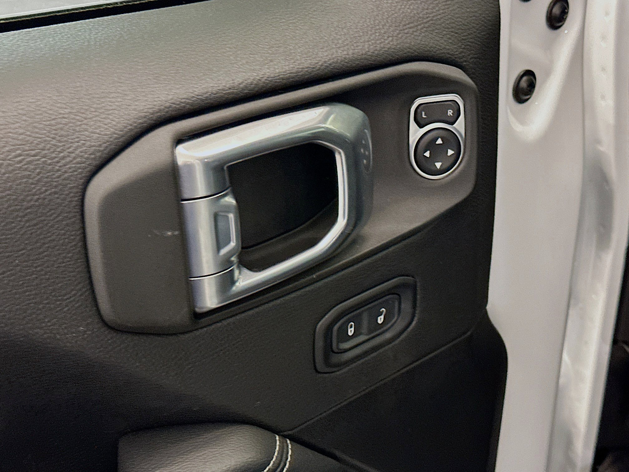 Used 2023 Jeep Wrangler Sahara image 15