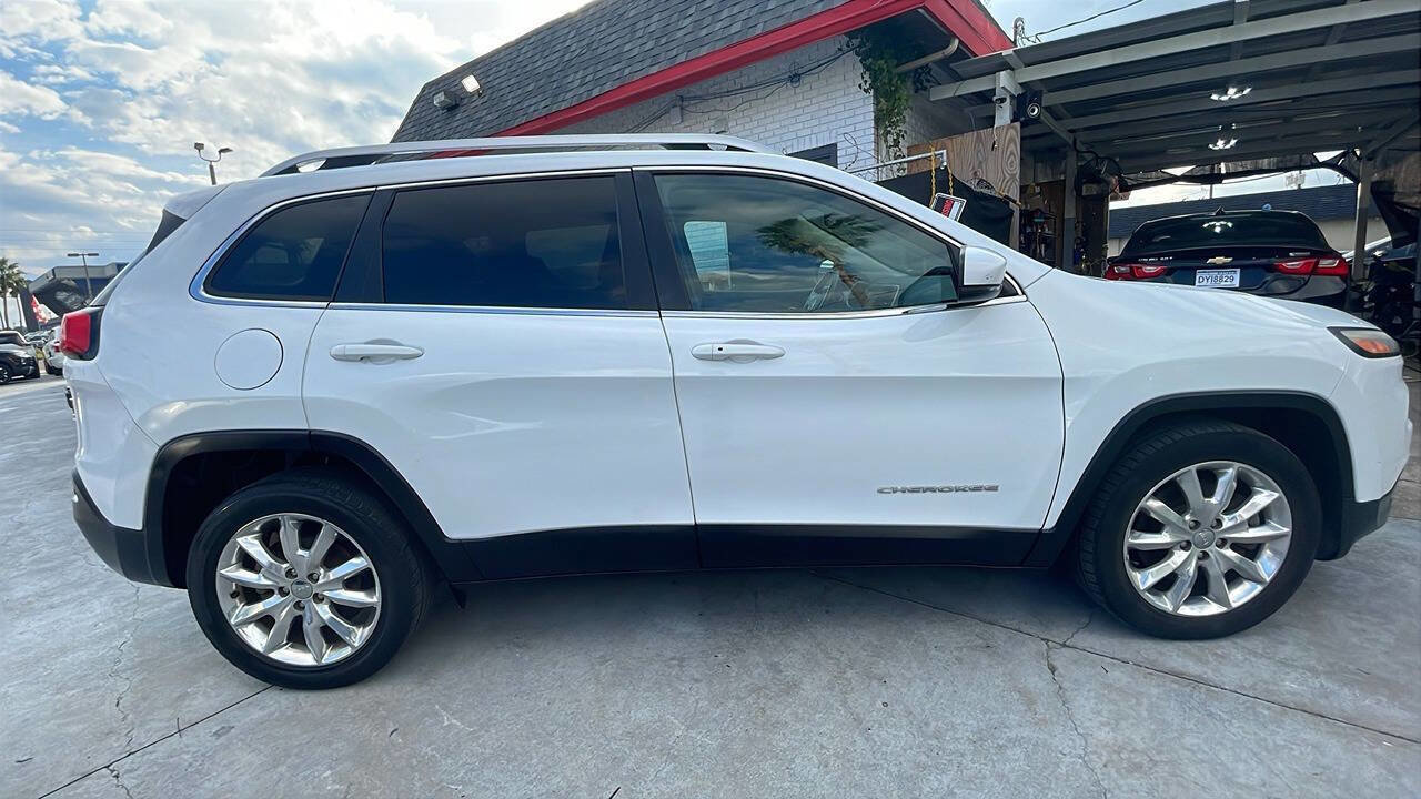 Used 2017 Jeep Cherokee Limited image 4