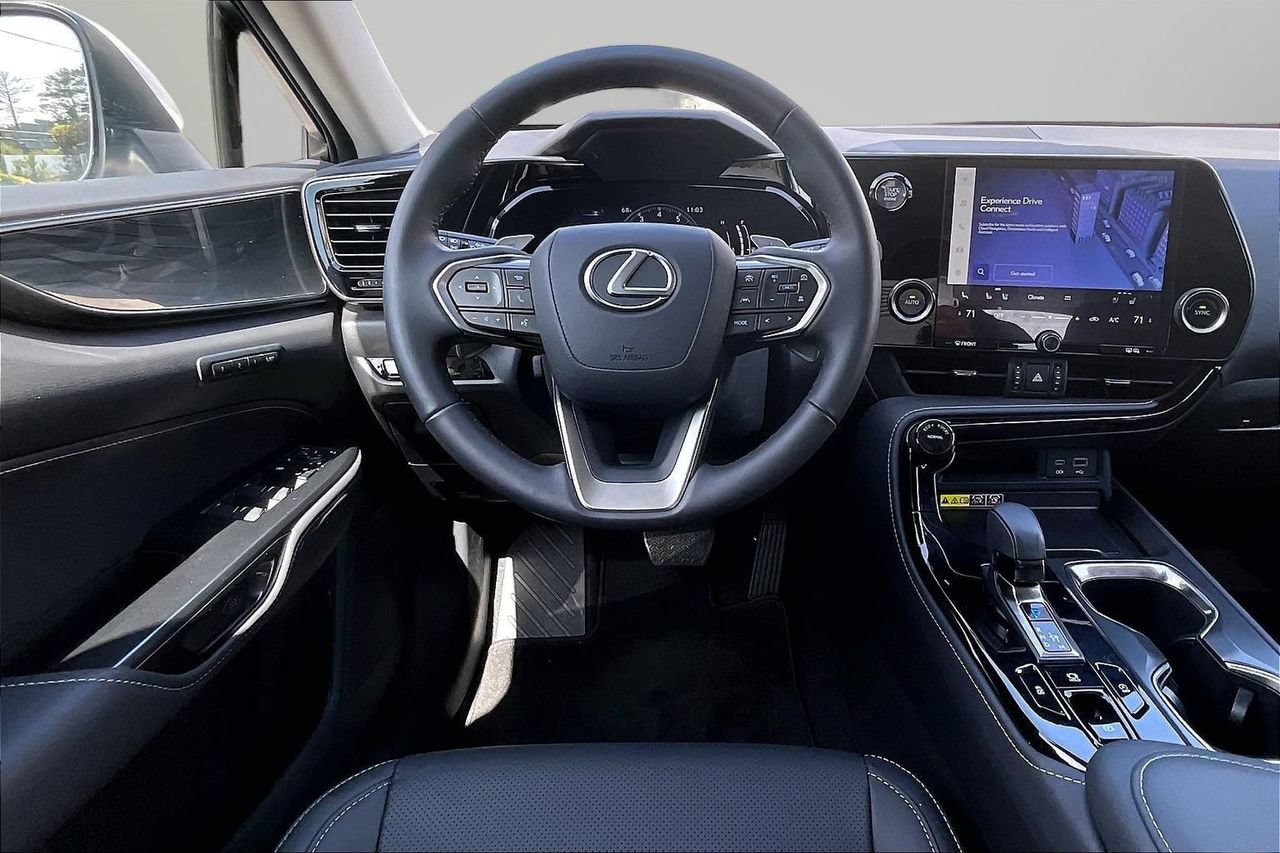 Used 2025 Lexus NX 250 FWD w/ Towing Package (2000 Lbs) image 11