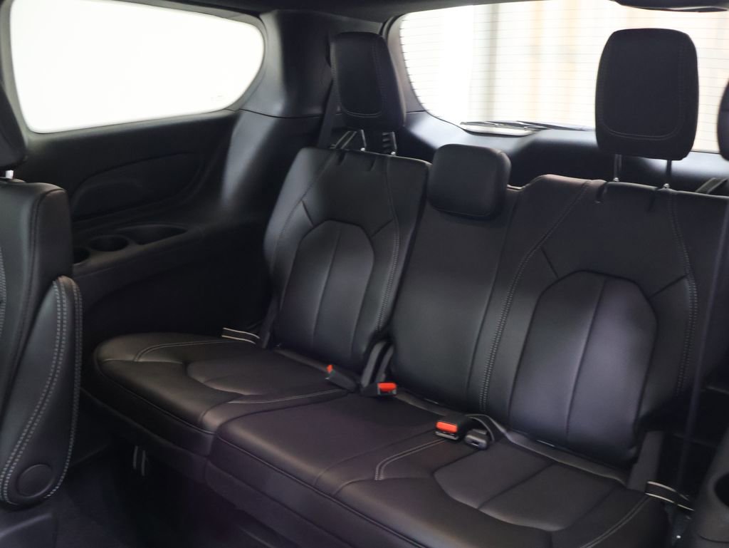 New 2026 Chrysler Pacifica Select image 13