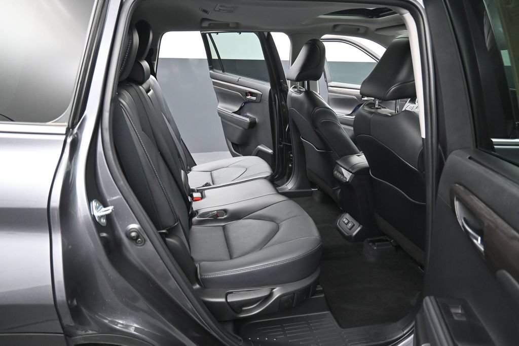 Used 2022 Toyota Highlander Limited AWD/4WD image 35
