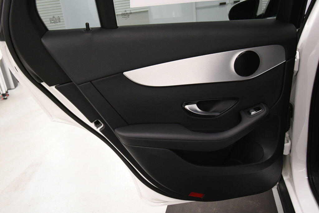 Used 2019 Mercedes-Benz GLC 300 4MATIC image 25