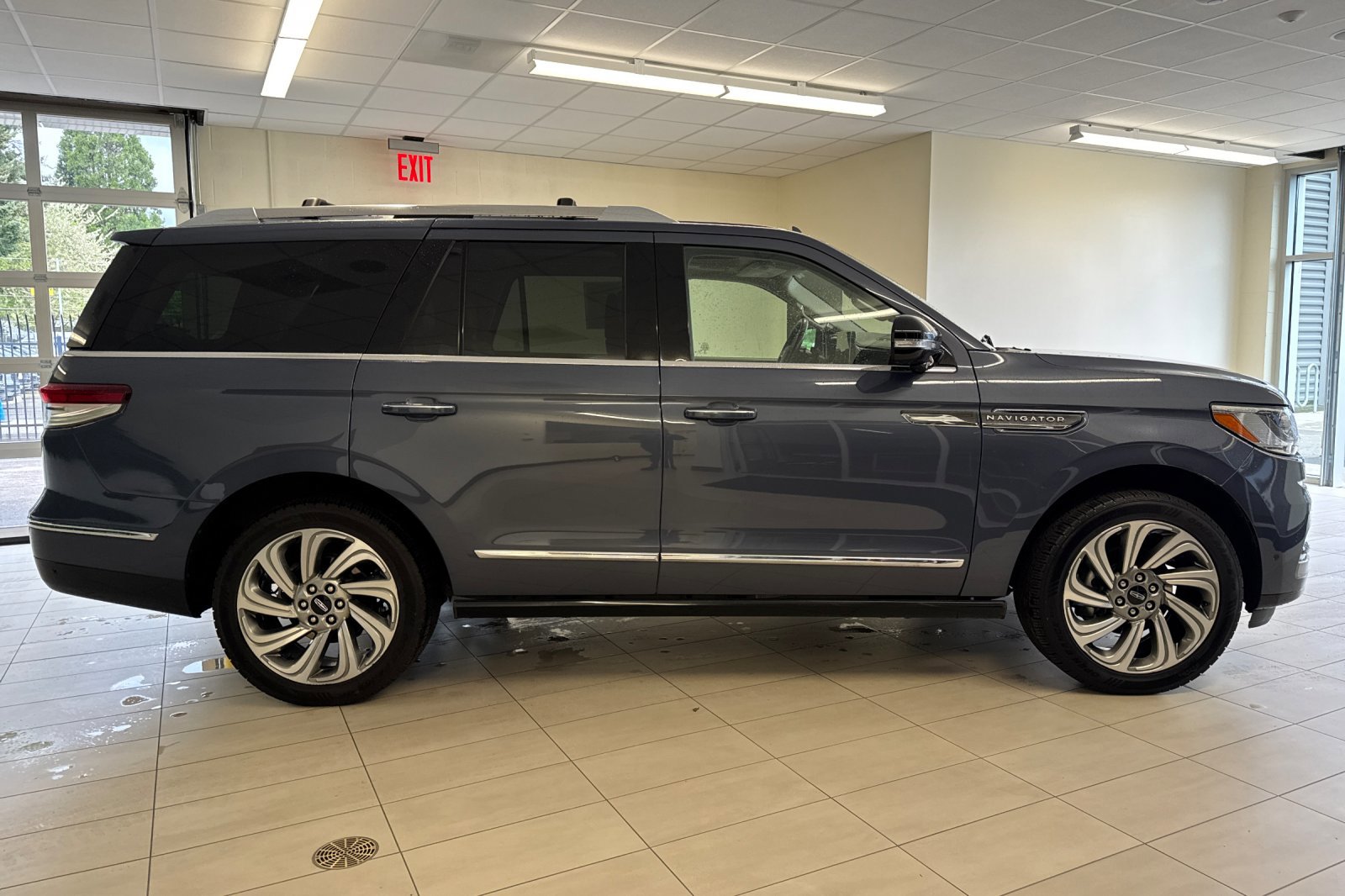 Certified 2023 Lincoln Navigator Reserve image 3