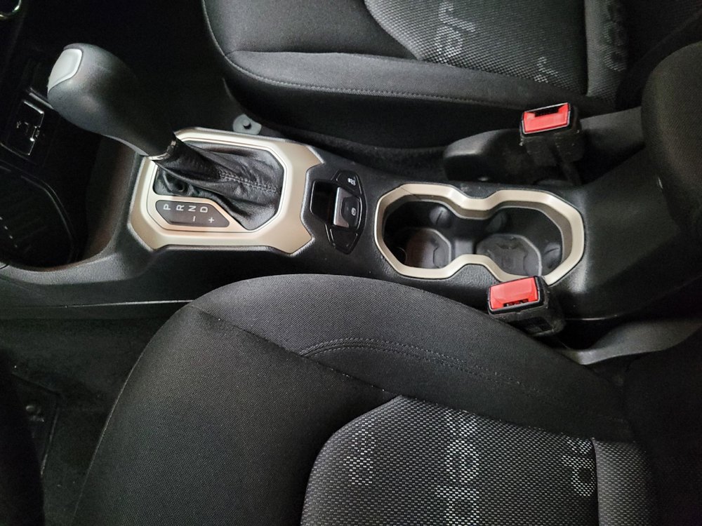 Used 2017 Jeep Renegade Latitude FWD image 26