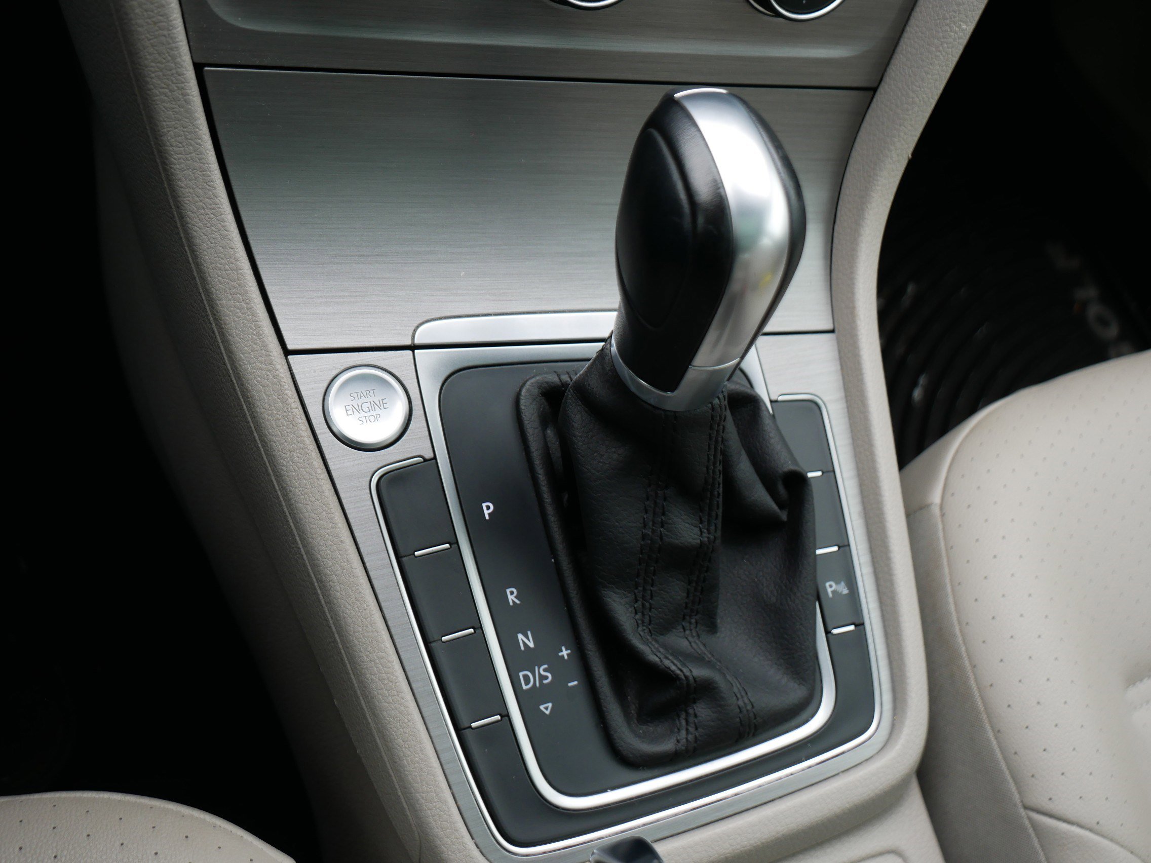 Used 2015 Volkswagen Golf SE image 24