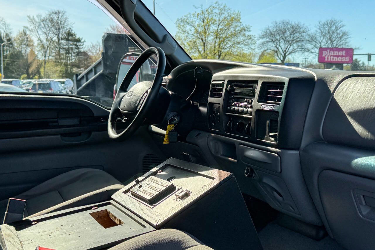 Used 2005 Ford Excursion XLT AWD/4WD image 13