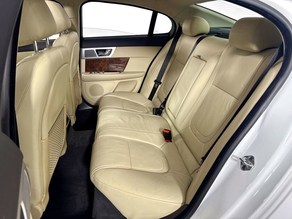 Used 2012 Jaguar XF image 28
