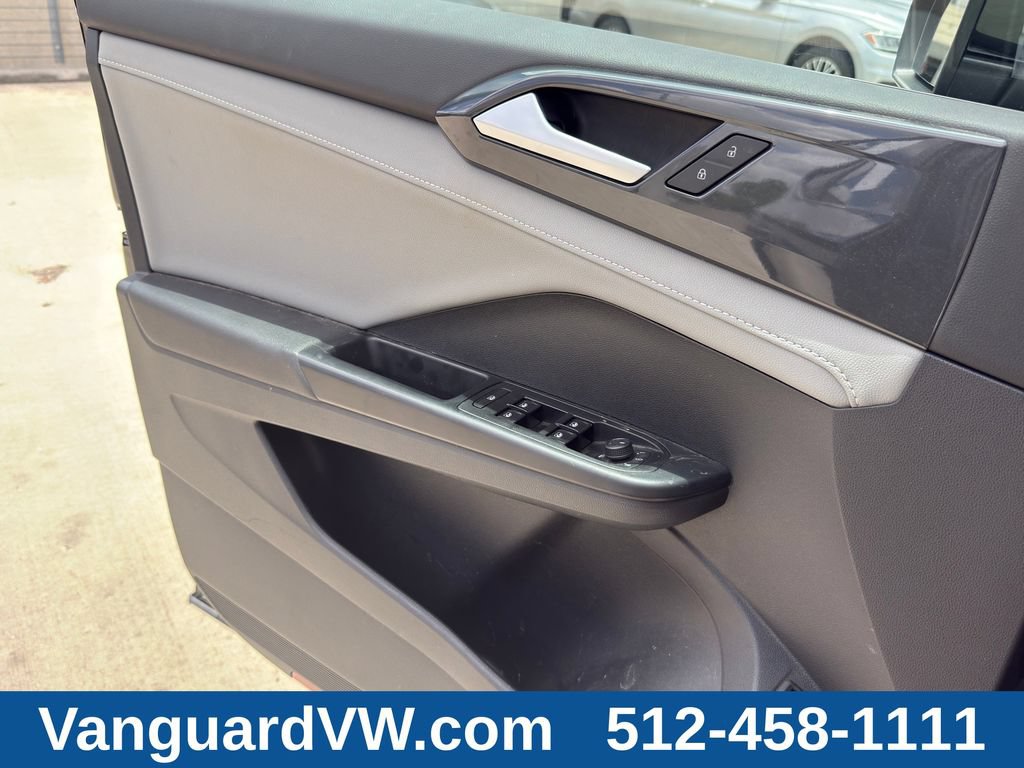 Used 2022 Volkswagen Taos SEL w/ Panoramic Sunroof Package FWD image 21