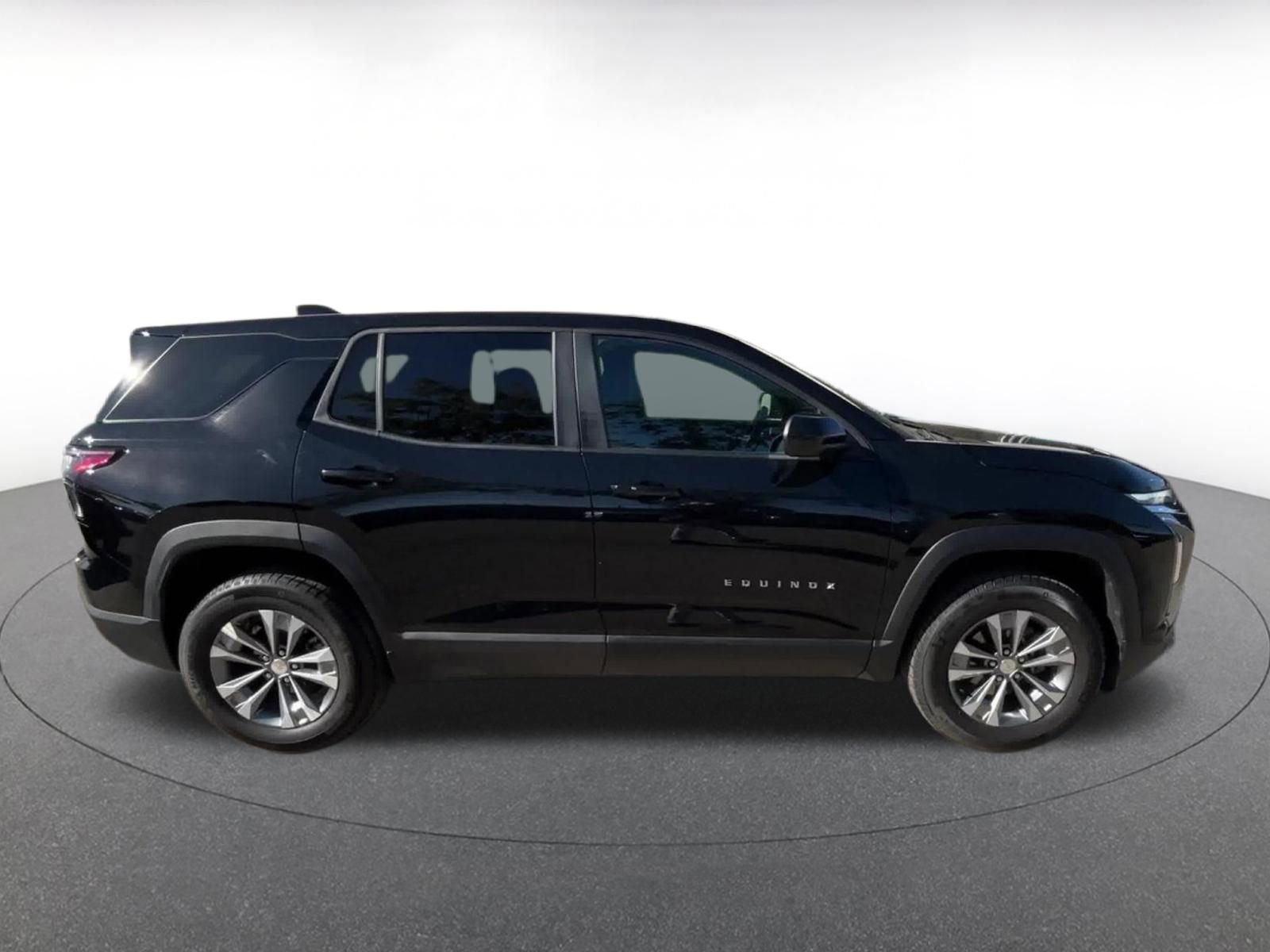 Used 2025 Chevrolet Equinox LT AWD/4WD image 16