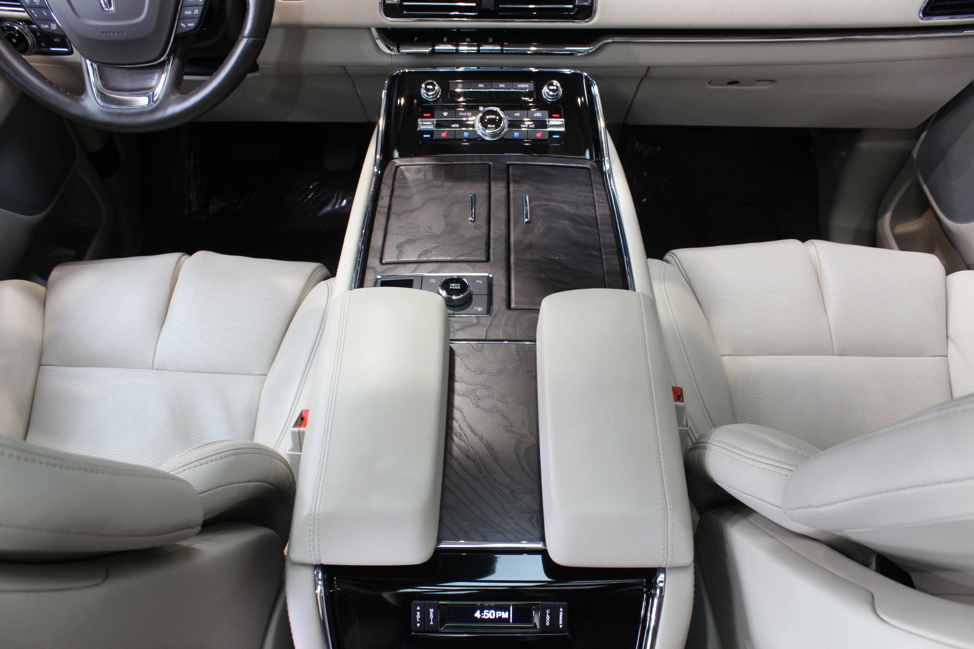 Used 2021 Lincoln Navigator Reserve w/ Luxury Package image 35