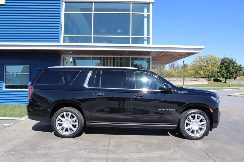 Used 2021 Chevrolet Suburban High Country w/ Premium Package image 2