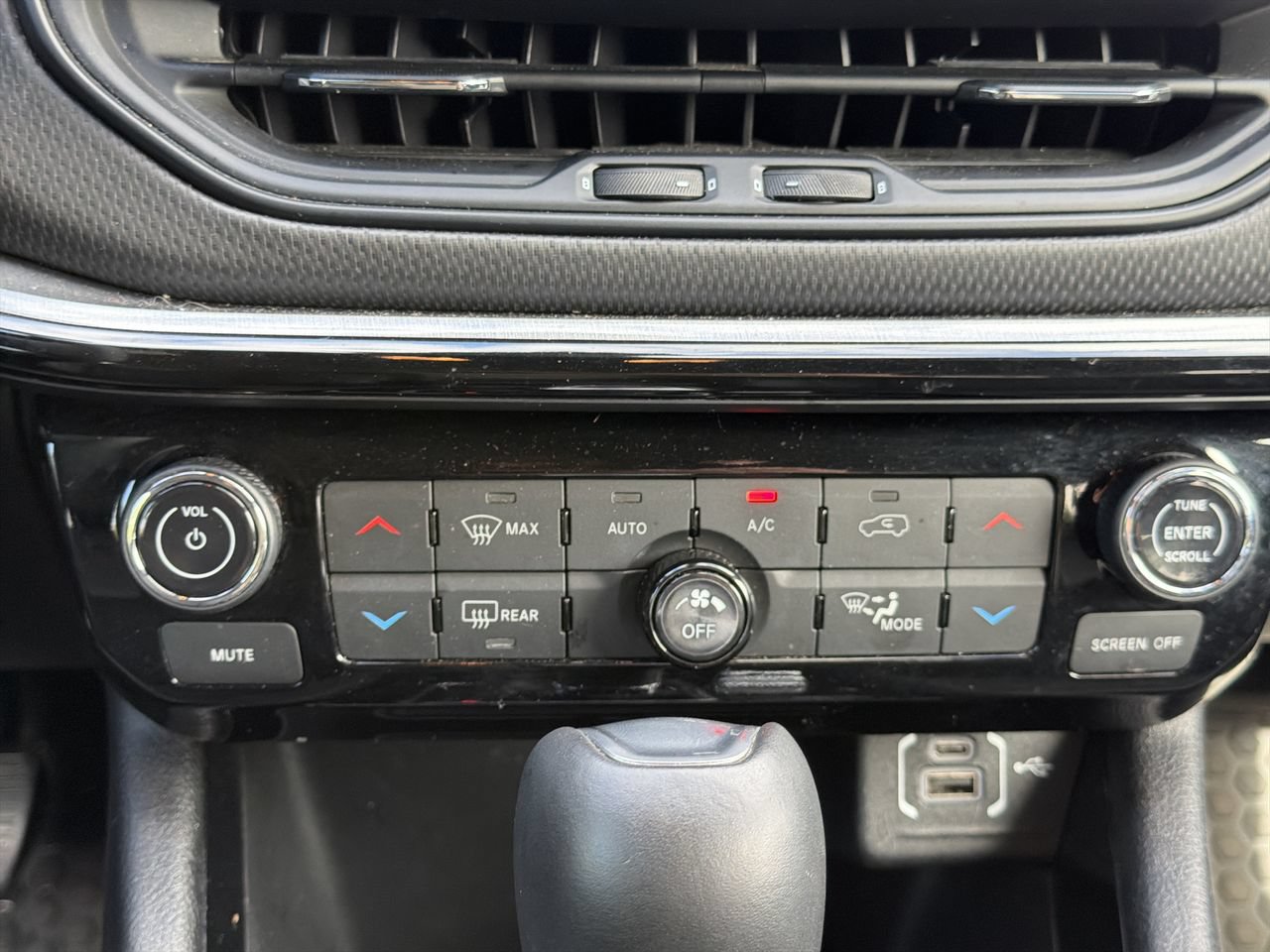 Used 2024 Jeep Compass Trailhawk AWD/4WD image 18