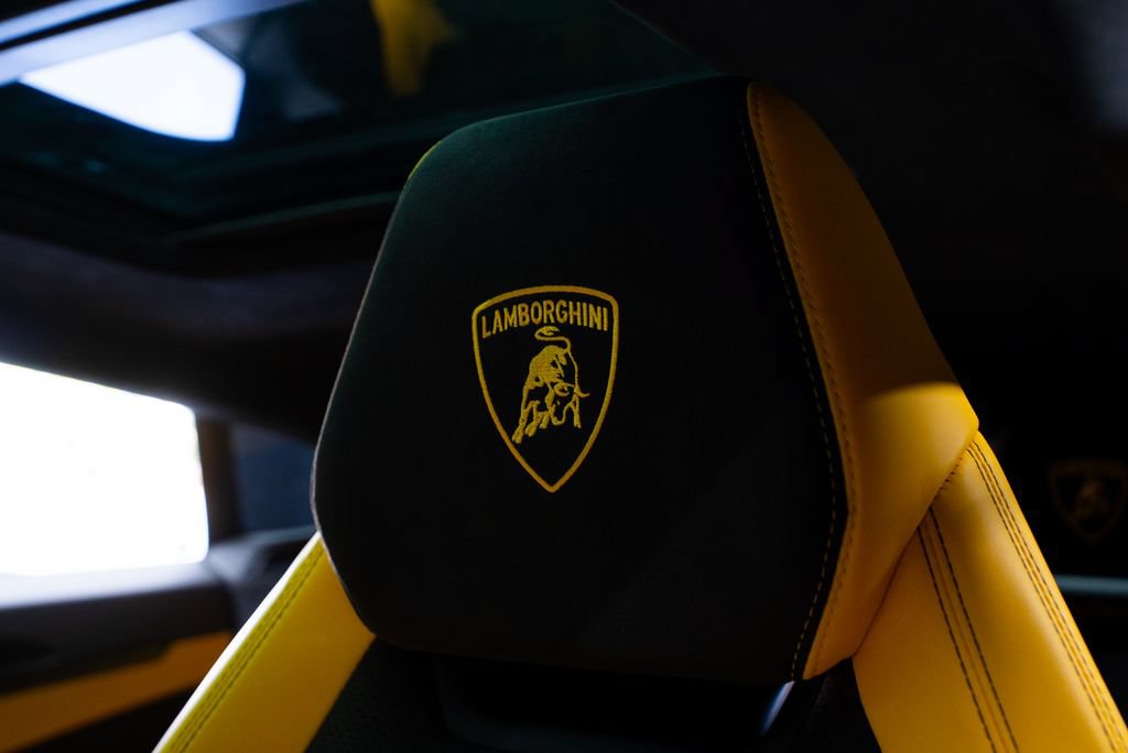 Used 2022 Lamborghini Urus AWD/4WD image 41