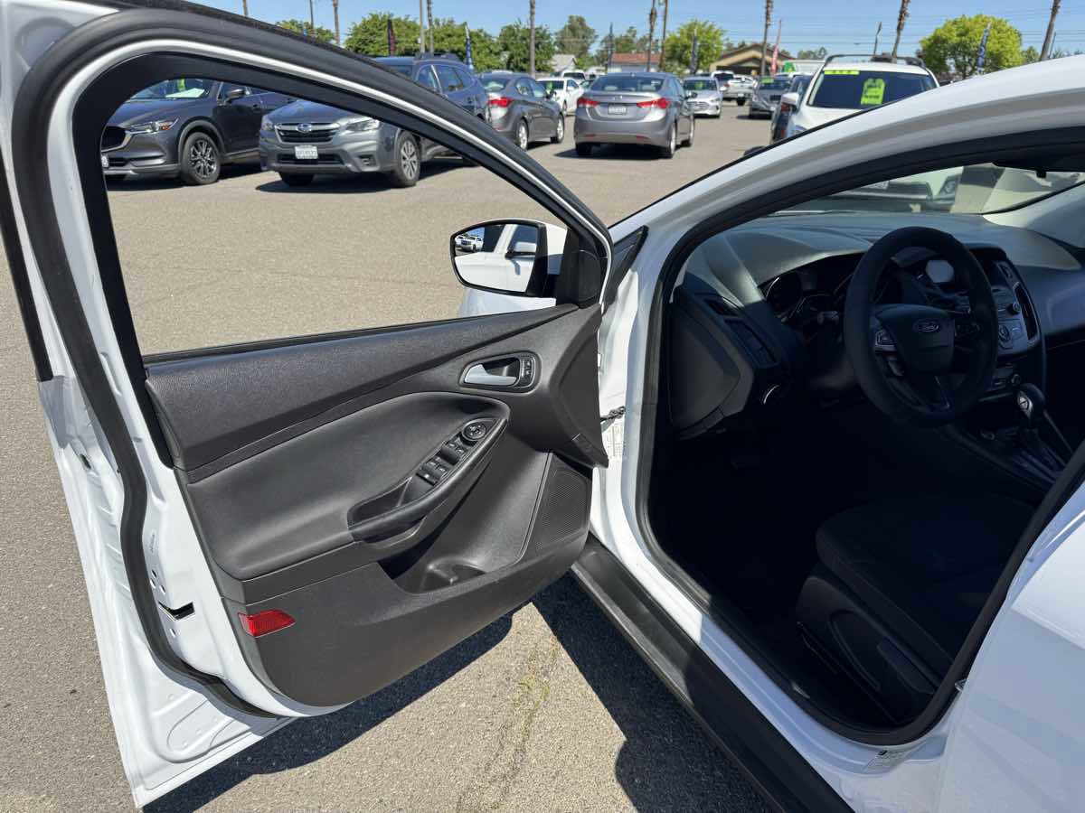 Used 2017 Ford Focus SE FWD image 20