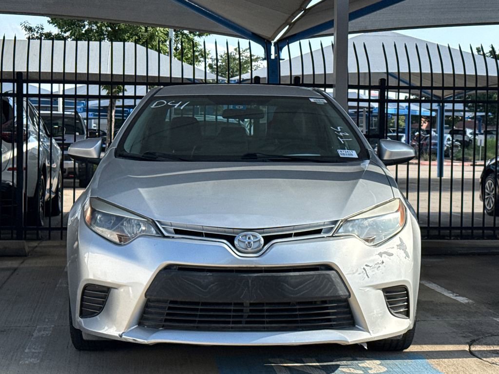 Used 2016 Toyota Corolla LE FWD image 2
