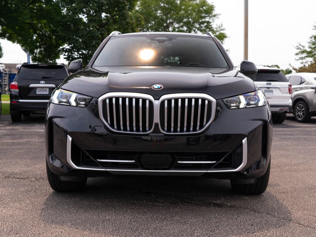 Used 2024 BMW X5 xDrive40i w/ Premium Package AWD/4WD image 3