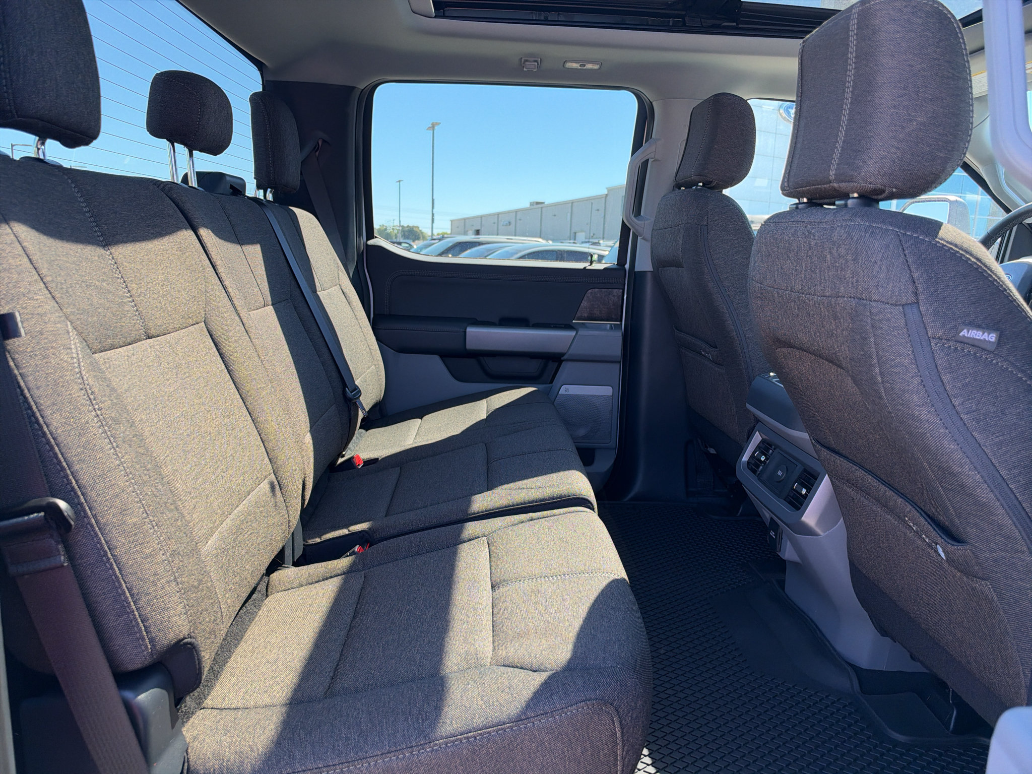 New 2027 Ford F250 XLT w/ XLT Premium Package AWD/4WD image 21