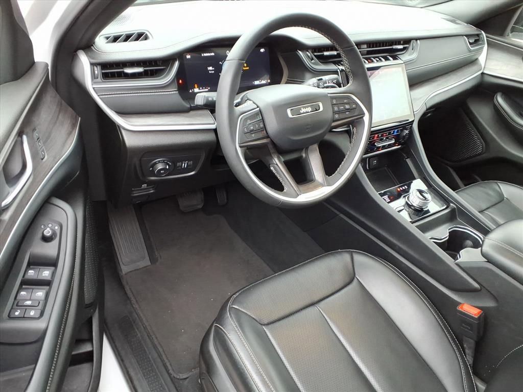 Used 2024 Jeep Grand Cherokee L Limited w/ Luxury Tech Group II image 17