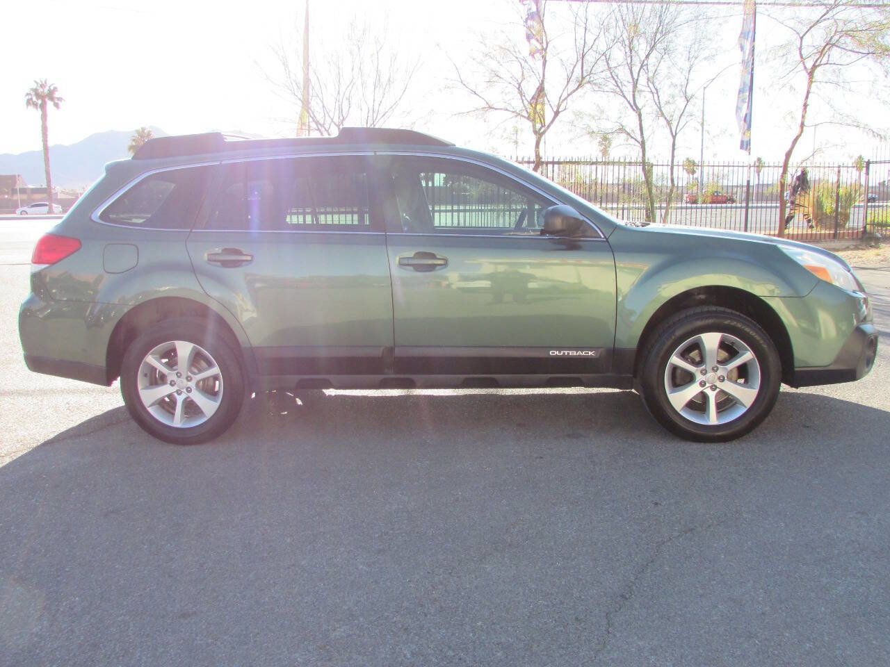 Used 2014 Subaru Outback 2.5i image 3