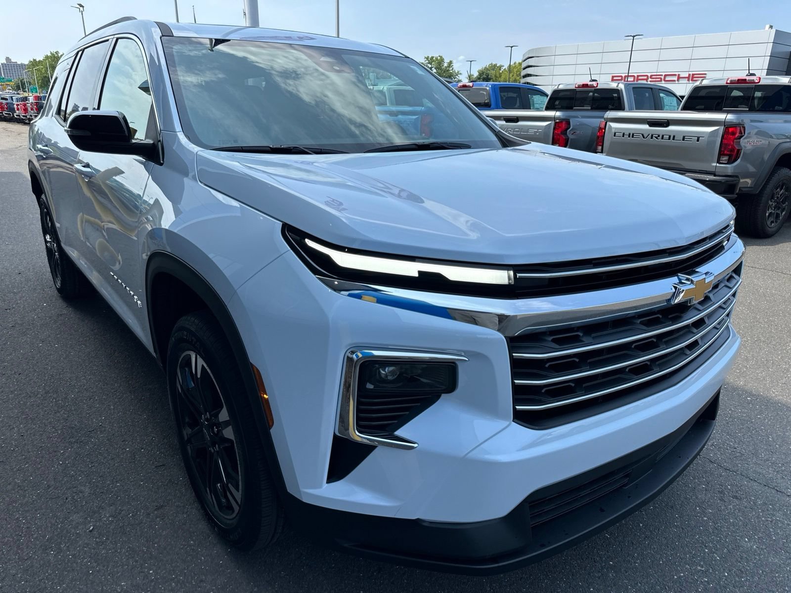 New 2027 Chevrolet Traverse LT w/ Sun and Wheel Package AWD/4WD image 3