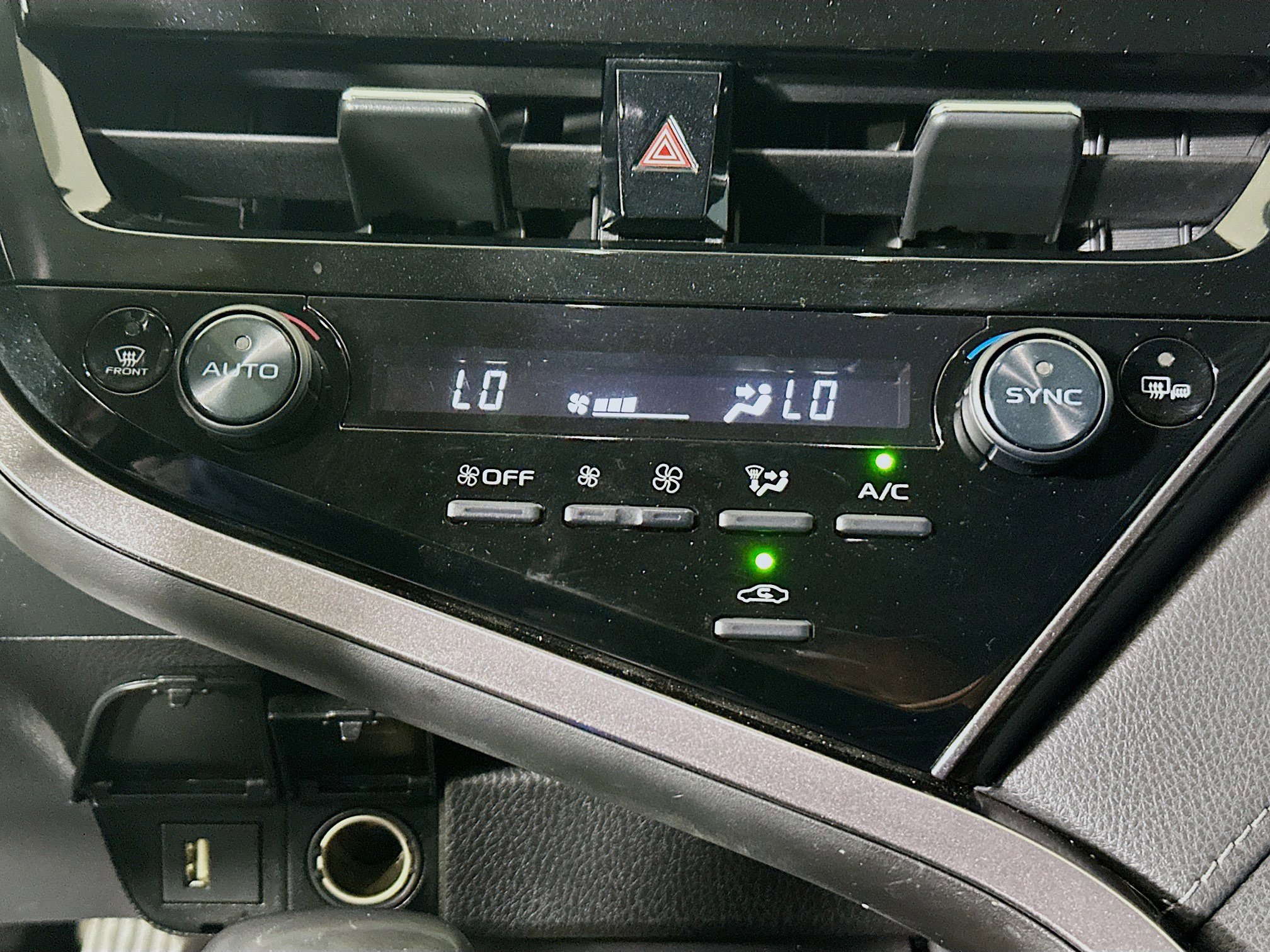 Used 2022 Toyota Camry SE w/ Audio Upgrade Package FWD image 23