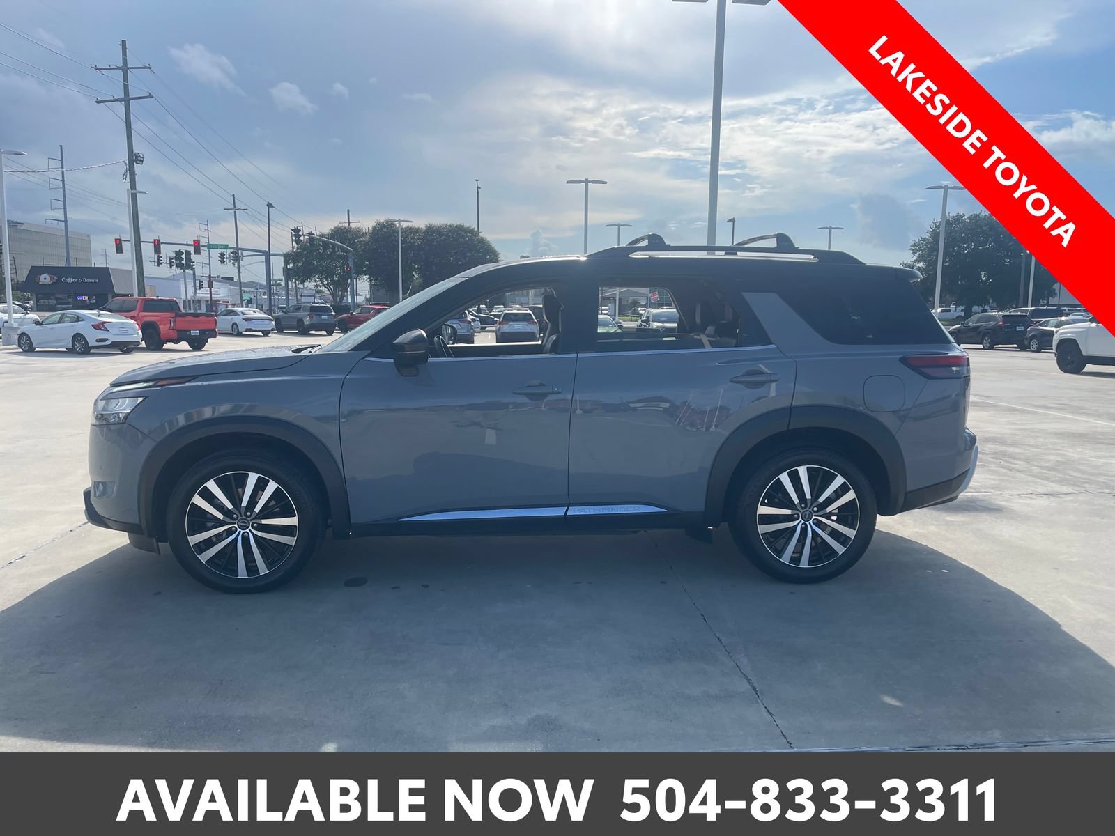 Used 2023 Nissan Pathfinder Platinum w/ Cargo Package AWD/4WD image 2