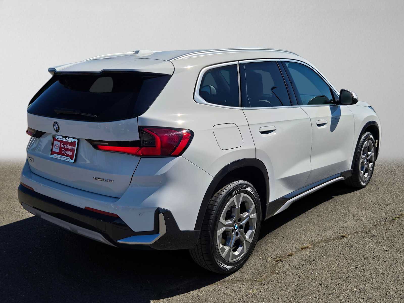 Used 2023 BMW X1 xDrive28i w/ Convenience Package AWD/4WD image 3