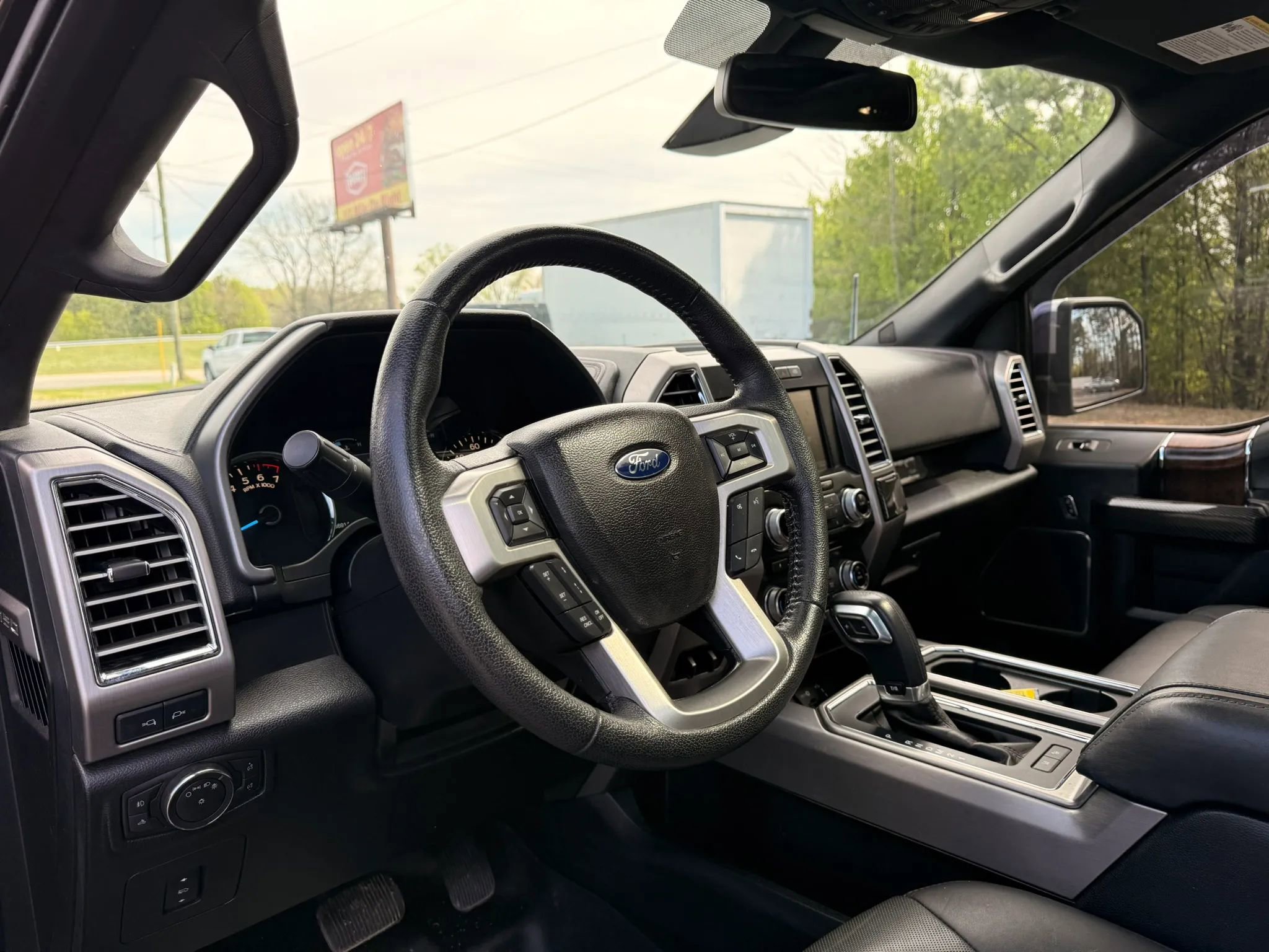 Used 2015 Ford F150 Platinum w/ Equipment Group 701A Luxury image 14