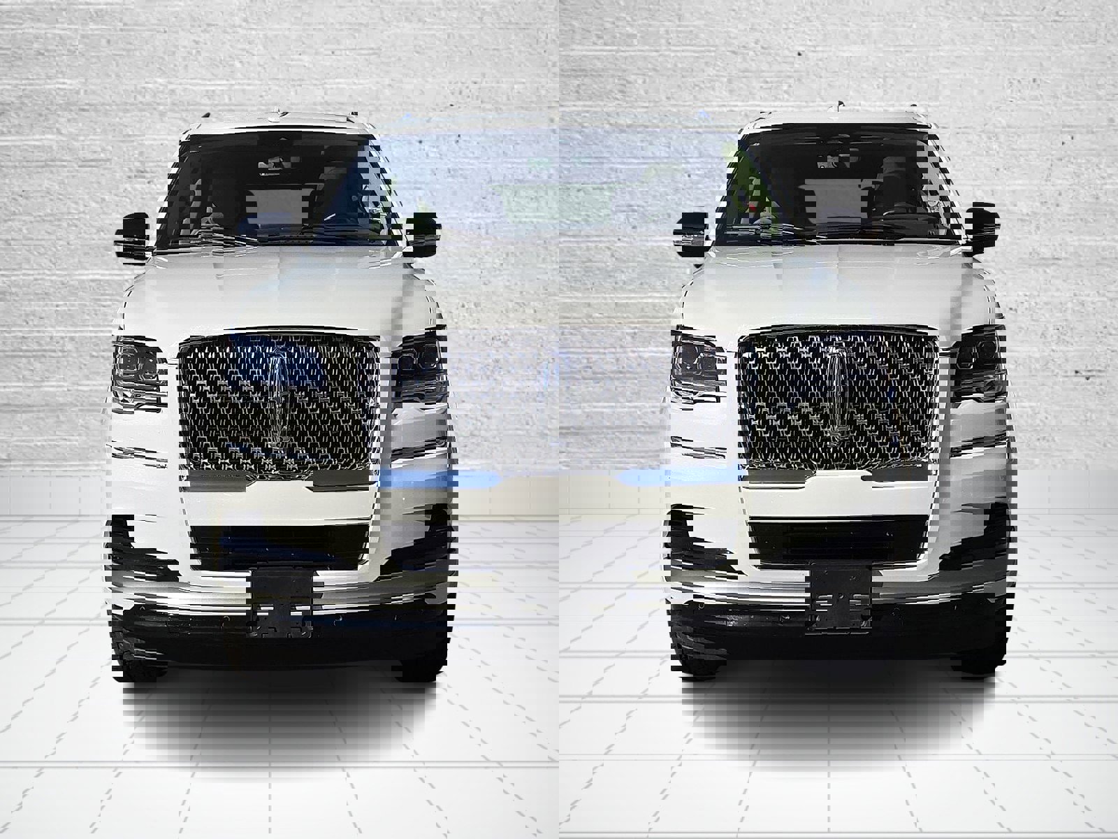 Used 2023 Lincoln Navigator Reserve image 2