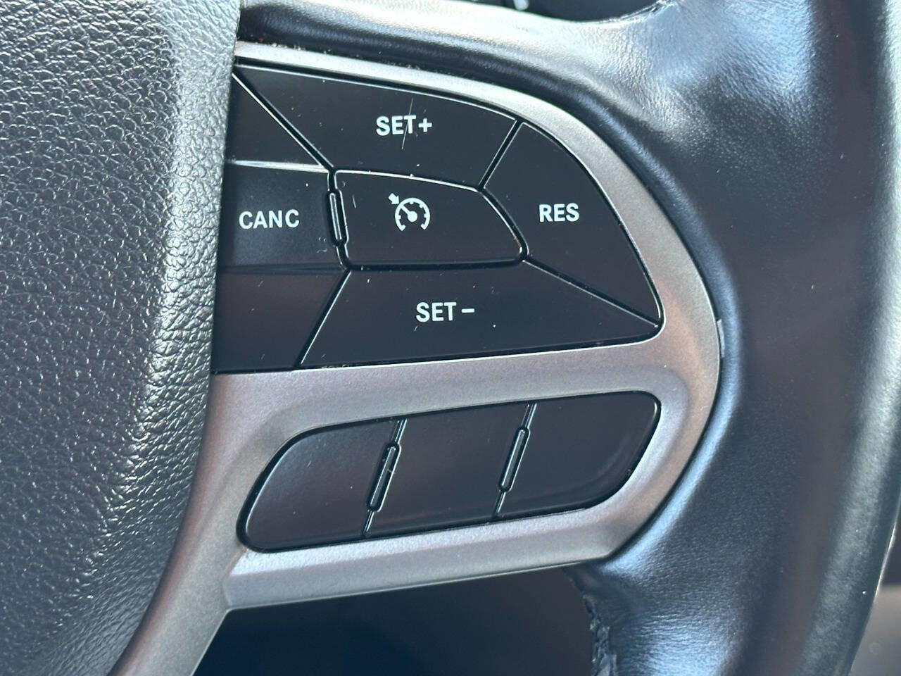 Used 2019 Jeep Cherokee Limited image 32