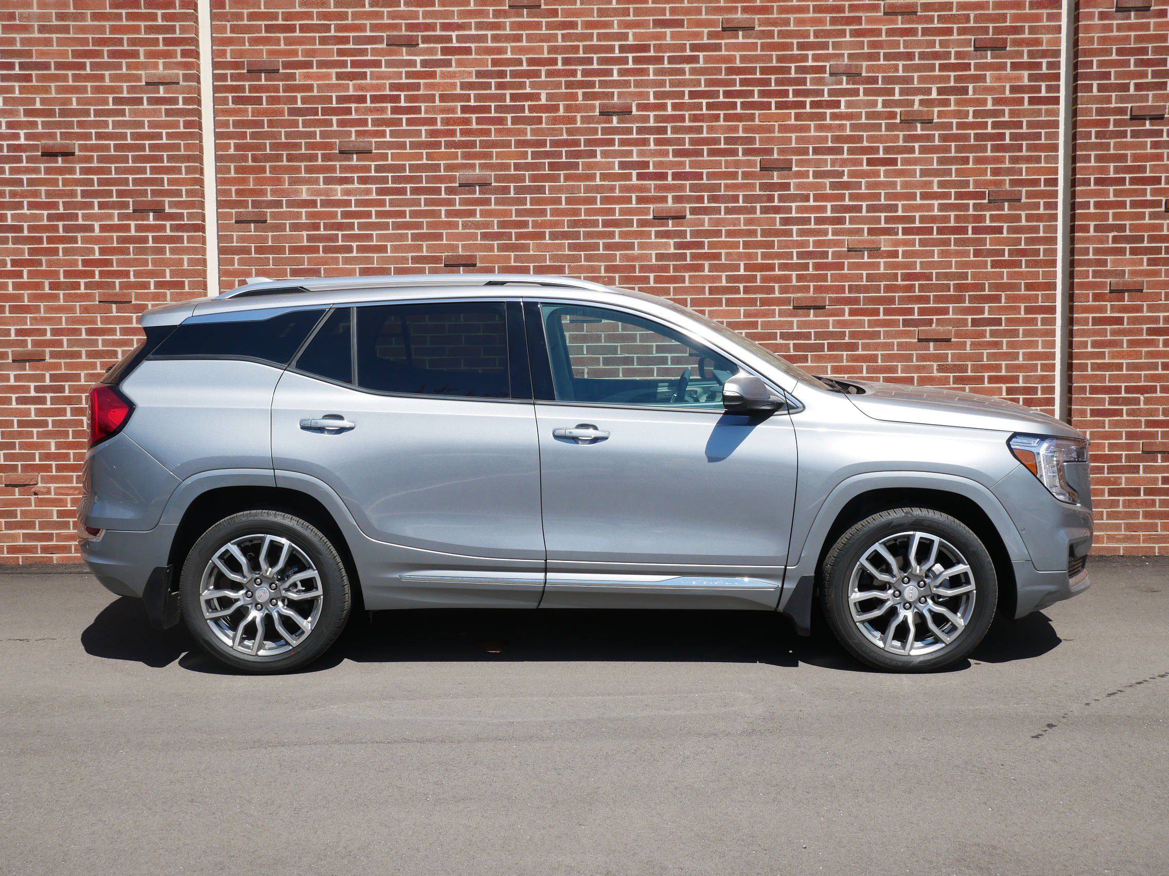 Used 2024 GMC Terrain Denali w/ Denali Premium Package AWD/4WD image 26