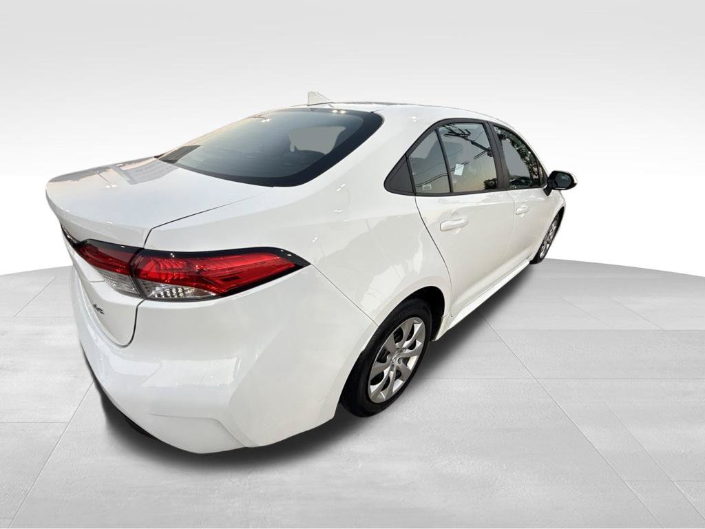 Used 2025 Toyota Corolla LE FWD image 5