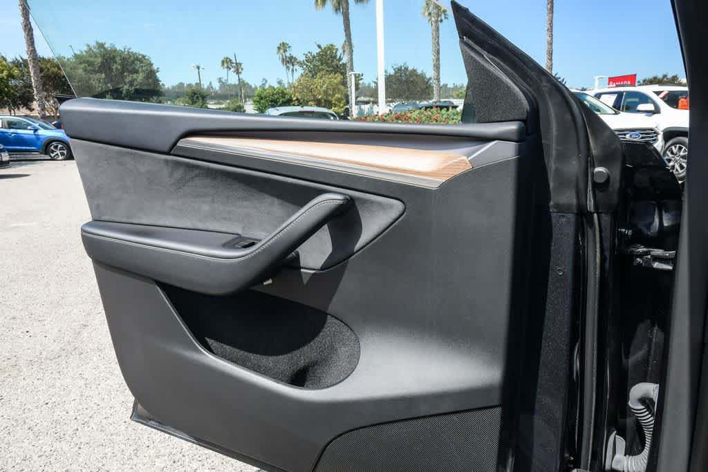 Used 2024 Tesla Model Y 2WD image 24