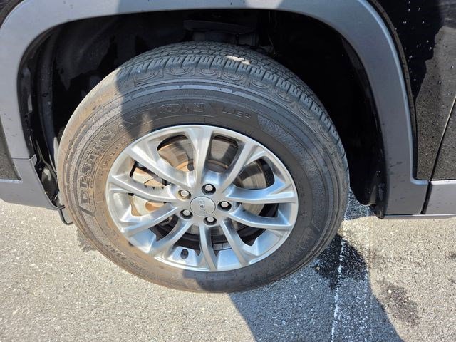 Used 2020 Jeep Cherokee Latitude Plus w/ Comfort/Convenience Group AWD/4WD image 24