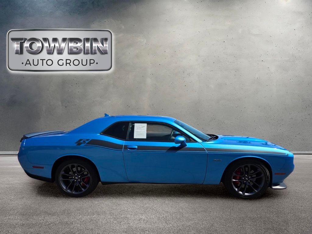Used 2023 Dodge Challenger R/T w/ Performance Handling Group RWD image 3