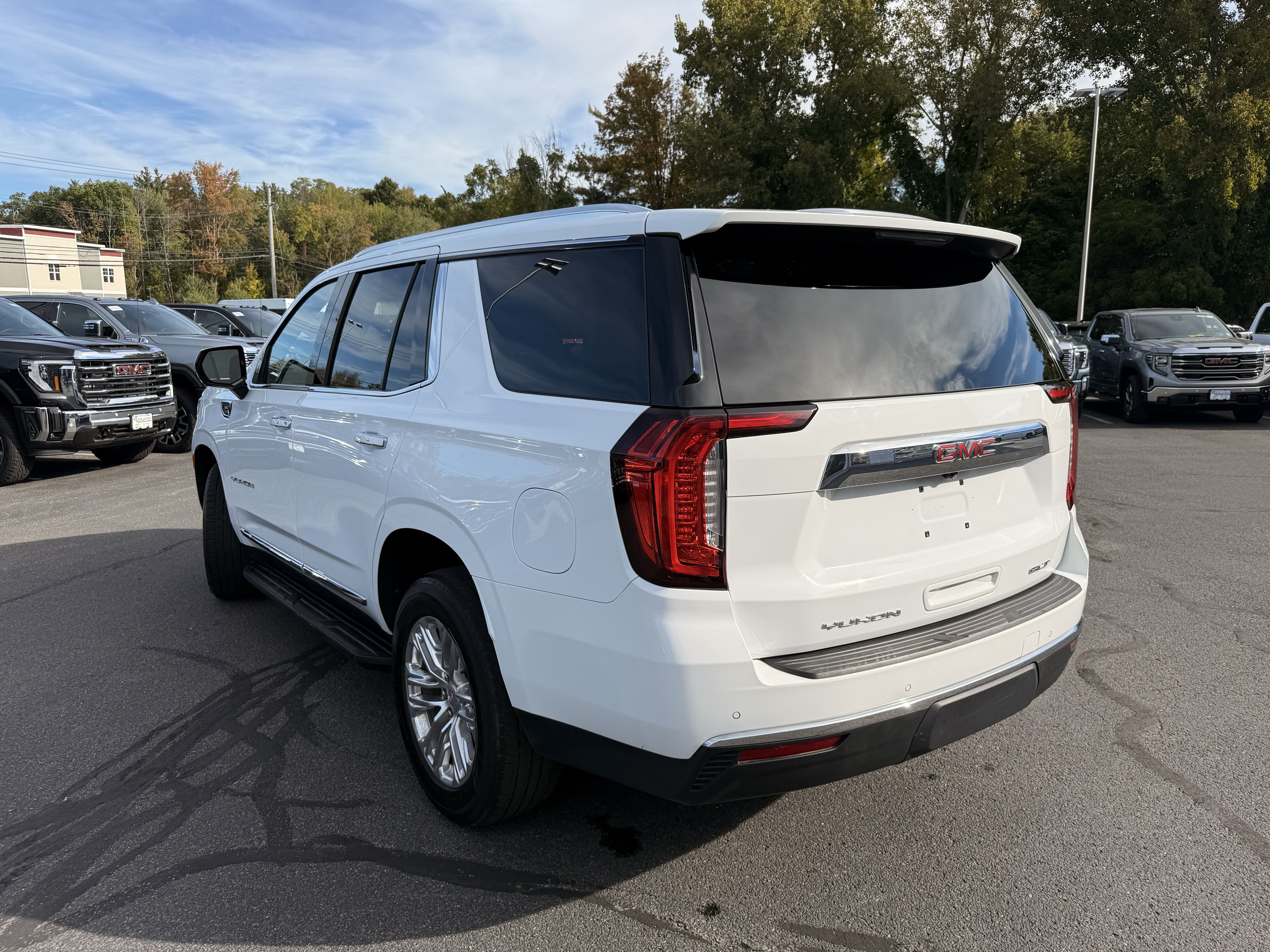 Certified 2024 GMC Yukon SLT AWD/4WD image 3