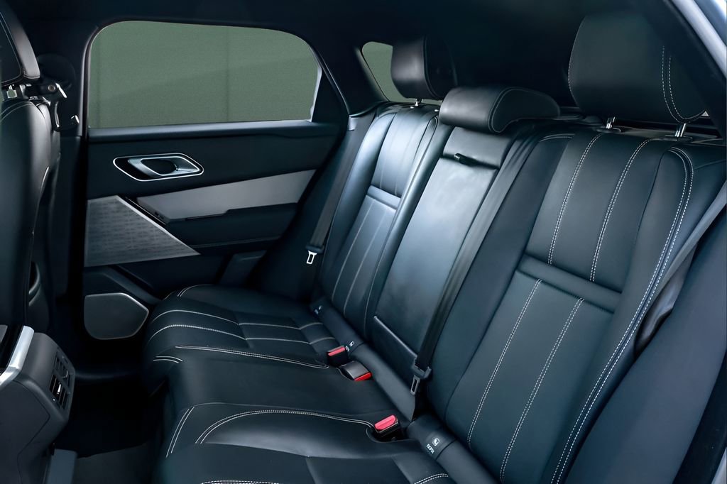 Used 2022 Land Rover Range Rover Velar R-Dynamic S image 18