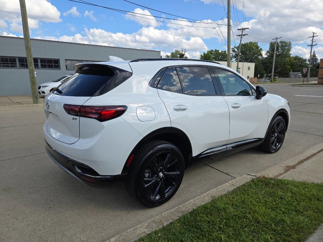 Used 2023 Buick Envision Preferred image 12