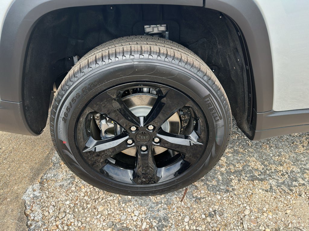 New 2026 Jeep Grand Cherokee L Limited RWD image 9