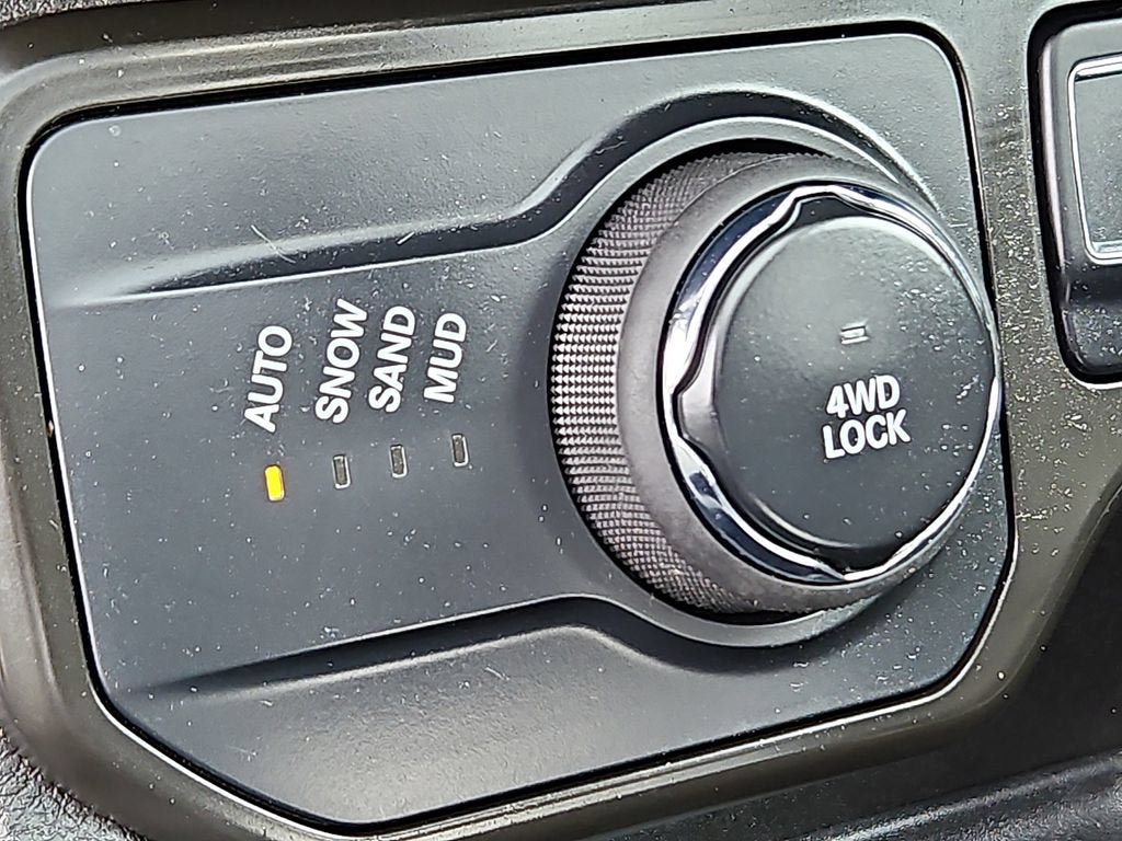 Used 2023 Jeep Renegade Altitude w/ Sun/Sound Group AWD/4WD image 25