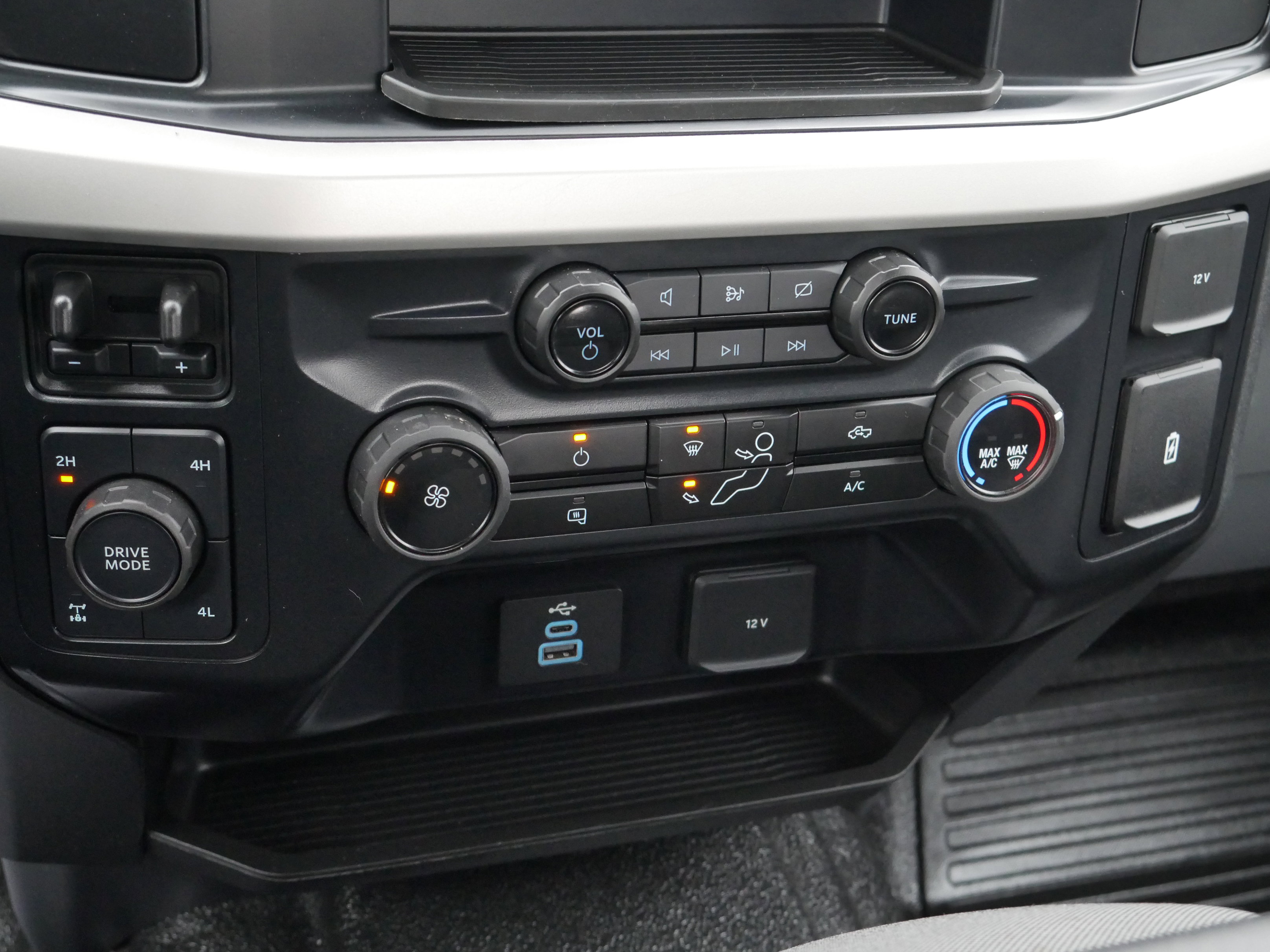 Certified 2024 Ford F250 XL w/ XL Chrome Package image 15