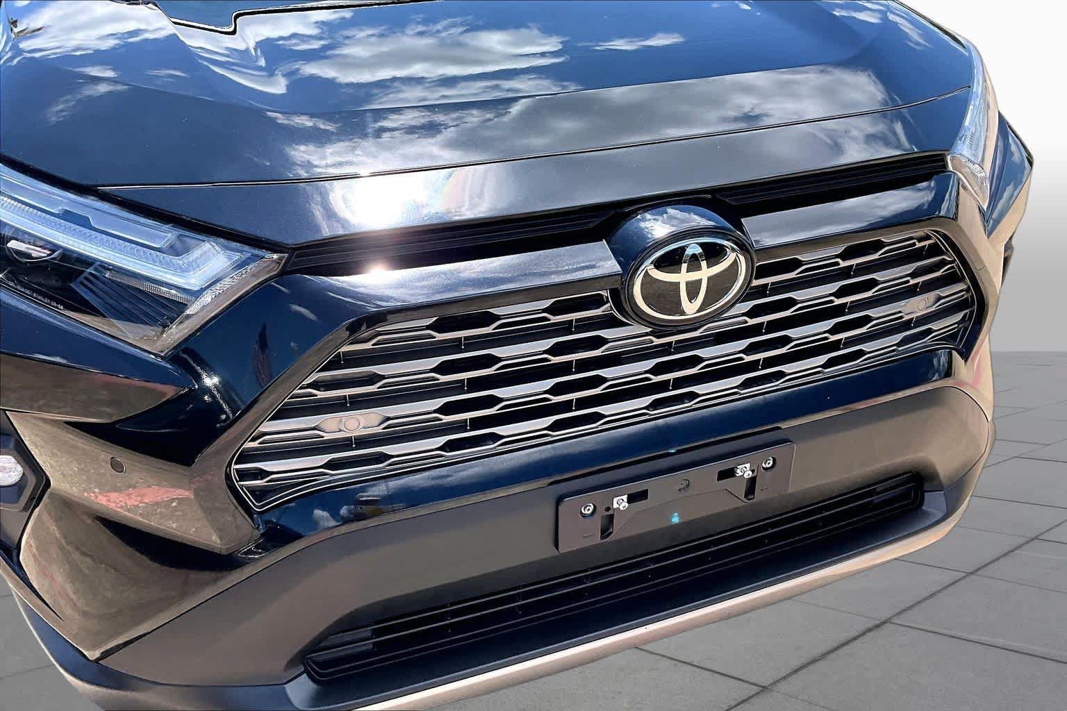 Used 2024 Toyota RAV4 Limited FWD image 30
