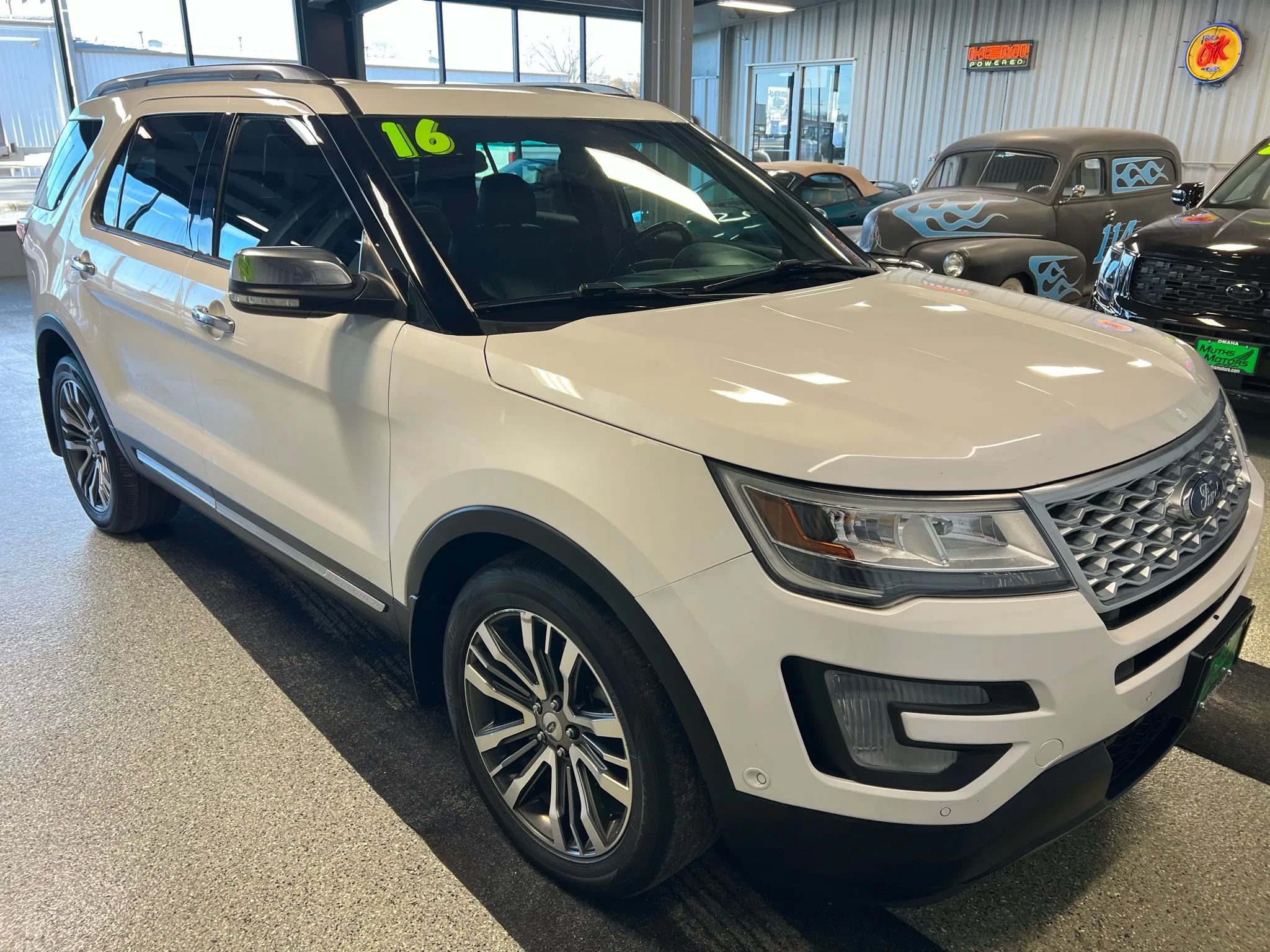 Used 2016 Ford Explorer Platinum AWD/4WD image 2